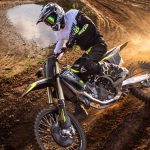 【海外新车】Triumph“TF 250-X 2027年式”全黑登场！MX2世界冠军技术反馈×48PS×KYB悬吊新设定×售价8,395英镑