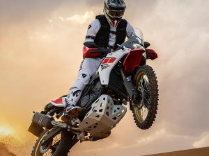 【海外新車】Yamaha「Ténéré 700 Rally」2027年式歐洲登場｜白×紅Heritage White×金色鋼絲輪圈，標準款新增Crystal Graphite