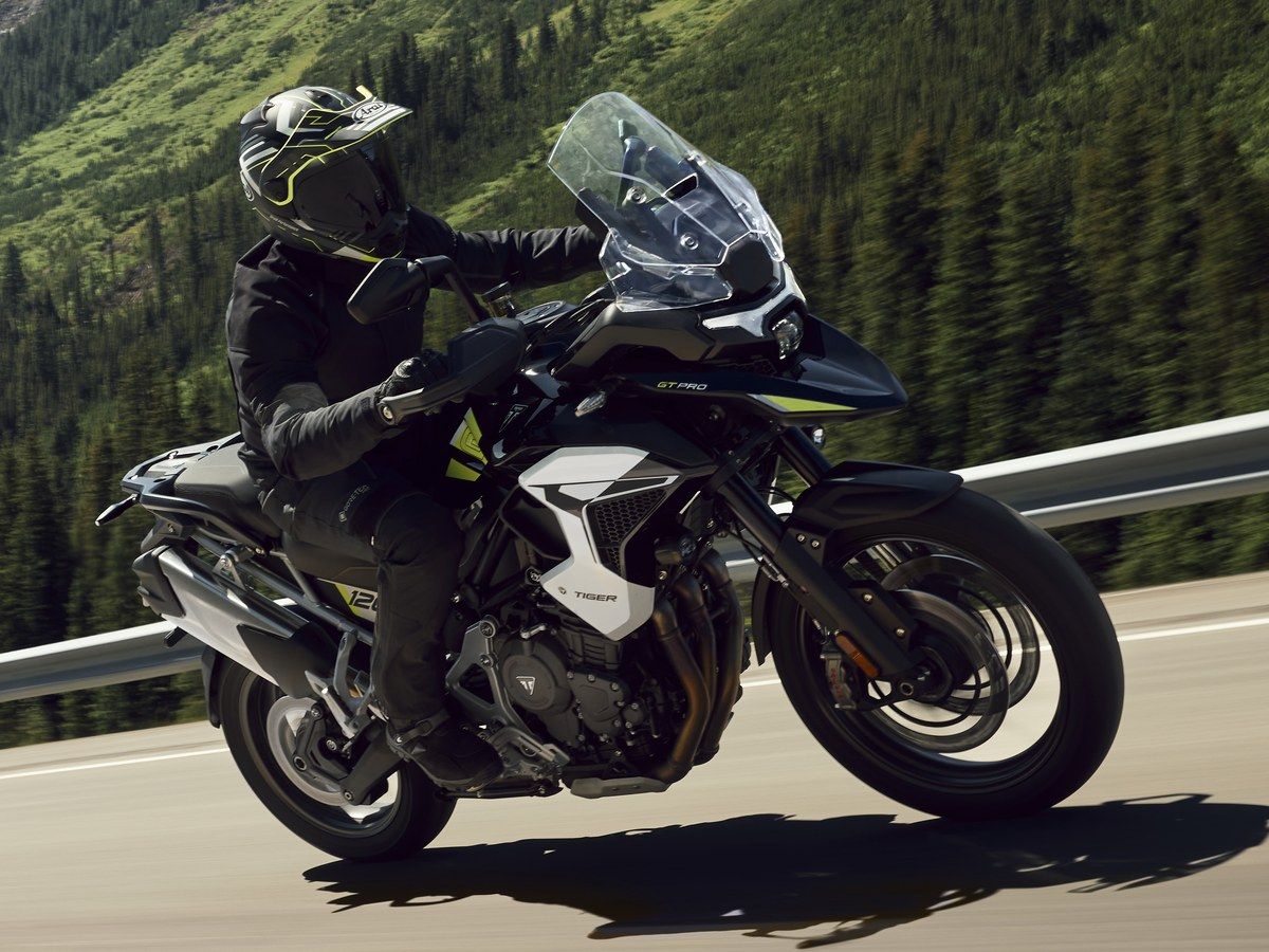 【新車】Triumph「TIGER 1200」2027年式日本發表！1160cc三缸158PS×前後雷達×CarPlay／Android Auto×HEIGHTFLEX停車降座高，279萬5000日圓（約台幣58萬元／約港幣13萬9千元）起