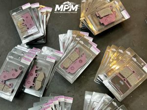 MPM 陶瓷來令片進駐 Webike 台灣｜進階、高耐、競技三系列怎麼選？勁戰、R15 到 X-MAX 都有對應